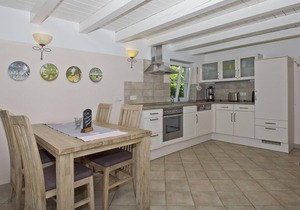 Beachfront idyll by the sea, private bathing area - Gutshof Ostseeblick FeWo 01