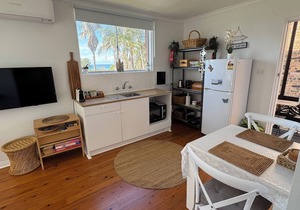 BEACHFRONT ESCAPE Jones Beach Kiama - Direct beach access & great views. RELAX.