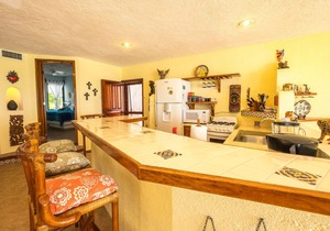 Beachfront, great views, WiFi, AC, perfect for families and friends!