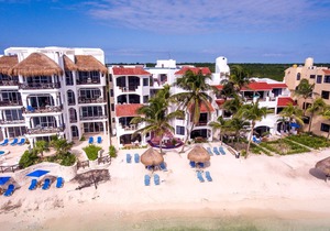 Beachfront, great views, WiFi, AC, perfect for families and friends!