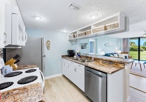 Beachfront Ground Floor Condo w/Double-wide Patio - Pool, Hot Tub & Tennis!