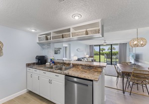 Beachfront Ground Floor Condo w/Double-wide Patio - Pool, Hot Tub & Tennis!