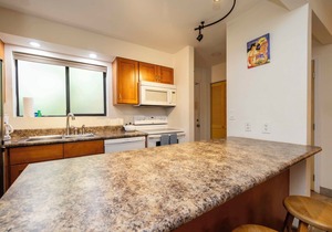 Beachfront HK-B16 - Maui Gardenview Condo in Secluded Resort on Ma'alaea Bay