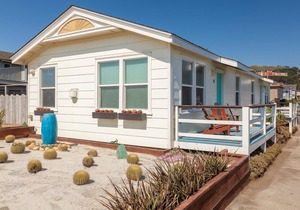 Beachfront House near SF w/ Parking (5)