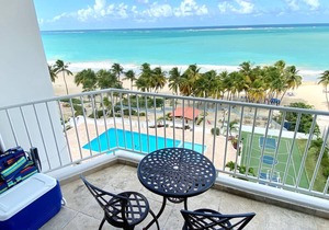 Beachfront in * Isla Verde * walk 2 eat *