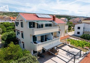 Beachfront Lovro apartment