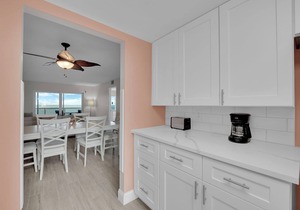 BEACHFRONT ON A BUDGET! MILLION $ VIEW! 2B/2B ISLAND VACATION CONDO!
