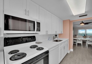 BEACHFRONT ON A BUDGET! MILLION $ VIEW! 2B/2B ISLAND VACATION CONDO!