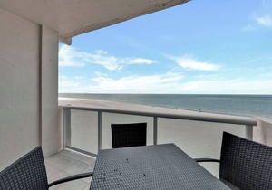 BEACHFRONT ON A BUDGET! MILLION $ VIEW! 2B/2B ISLAND VACATION CONDO!