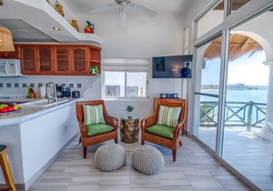 Beachfront Penthouse Condo with Two Oceanview King Suites