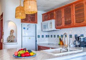 Beachfront Penthouse Condo with Two Oceanview King Suites