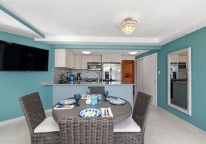 Beachfront Penthouse Retreat- Pano 360 Sunrise Views-Airport 5mins-Free Parking