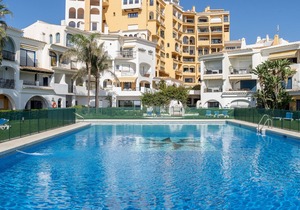 "Beachfront Puerto Cabopino" with Shared Pool, Private Terrace, A/C & Wi-Fi