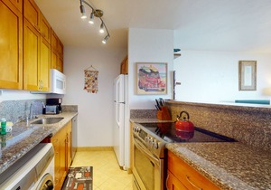 Beachfront retreat with lanai, WiFi, pool, & hot tub - prime turtle spot