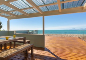 Beachfront Ruby Bay - Mapua Beach House