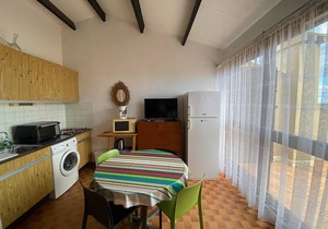 Beachfront Villa with Terrace, Parking, and 4 Single Beds - Sleeps 4