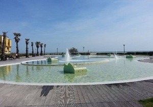 Beachfront Villa with Terrace, Parking, and 4 Single Beds - Sleeps 4