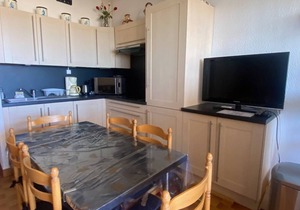 Beachfront Villa with Sea View, Sleeps 4, Parking, Near Shops & Aqualand, Pets Allowed