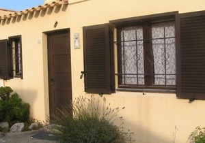 Beachfront Villa with Sea View, Sleeps 4, Parking, Near Shops & Aqualand, Pets Allowed