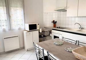 Beachside Garden Apartment in Bouzigues - 2 Keys, Parking Included
