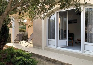 Beachside Garden Apartment in Bouzigues - 2 Keys, Parking Included