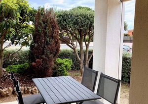 Beachside Garden Apartment in Bouzigues - 2 Keys, Parking Included