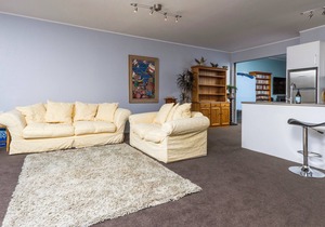Beachside Holiday - Castor Bay Holiday Apartment