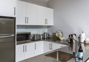 Beachside Holiday - Castor Bay Holiday Apartment