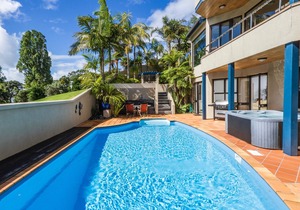 Beachside Holiday - Castor Bay Holiday Apartment