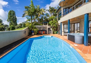 Beachside Holiday - Castor Bay Holiday Apartment