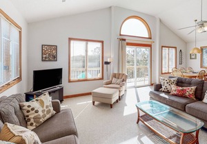 Beachside paradise with sundeck views & jetted tub - 365 yards to beach access