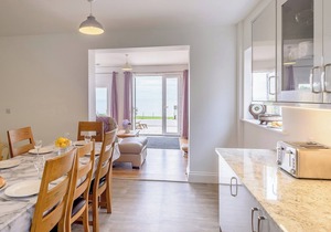 Beachside, West Yardley House - UK31200