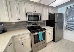 BEACHVIEW 102 - DIRECTLY ACROSS FROM THE BEACH!