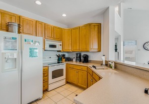 Bear Trap Dunes 2nd floor condo w/shared sauna, golf on-site, & basketball court