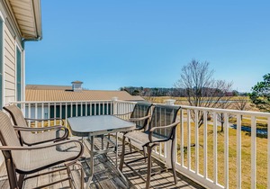 Bear Trap Dunes 2nd floor condo w/shared sauna, golf on-site, & basketball court