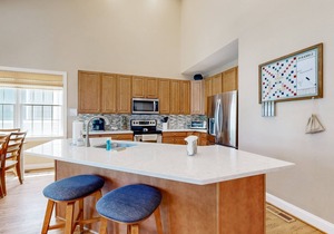 Bear Trap Dunes house w/golf on-site, fireplace, basketball court, shared sauna