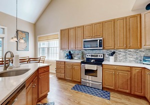 Bear Trap Dunes house w/golf on-site, fireplace, basketball court, shared sauna