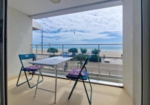 Beau Studio 1er étage avec balcon et ascenseur - FR-1-331-43