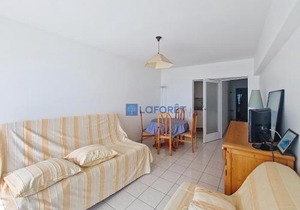 Beau Studio 1er étage avec balcon et ascenseur - FR-1-331-43