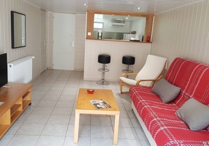 Beautiful studio 30 km from Paris in a suburban residence.
