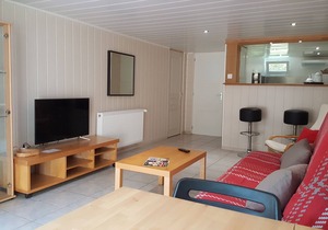 Beautiful studio 30 km from Paris in a suburban residence.