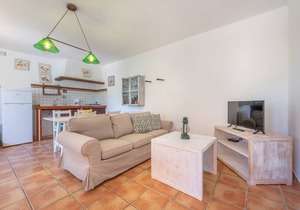 Beautiful Apartment on a Farm with Wi-Fi, Pool & Large Outdoor Area