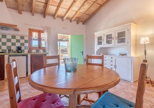 Beautiful Apartment on a Farm with Wi-Fi, Pool & Large Outdoor Area