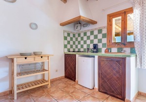 Beautiful Apartment on a Farm with Wi-Fi, Pool & Large Outdoor Area