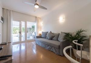 BEAUTIFUL APARTMENT IN FRONT OF THE SEA, DIRECT ACCESS TO THE BEACH, IDEAL FAMILIES.