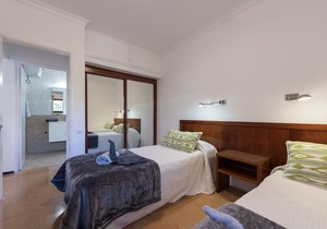 BEAUTIFUL APARTMENT IN FRONT OF THE SEA, DIRECT ACCESS TO THE BEACH, IDEAL FAMILIES.
