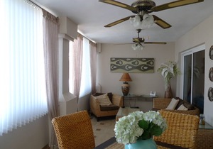 Beautiful 3 bed 2 bath Penthouse Free Wifi Parking, Ac, Fantastic sea views