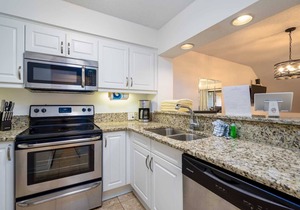 Beautiful 1 Bedroom Condo at Laurel Court at Kingston Plantation - 305