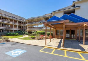 Beautiful 1 Bedroom Condo at Laurel Court at Kingston Plantation - 305