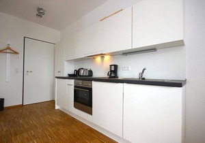 Beautiful 1-room apartment with west-facing terrace - only 100 m to the island beach!